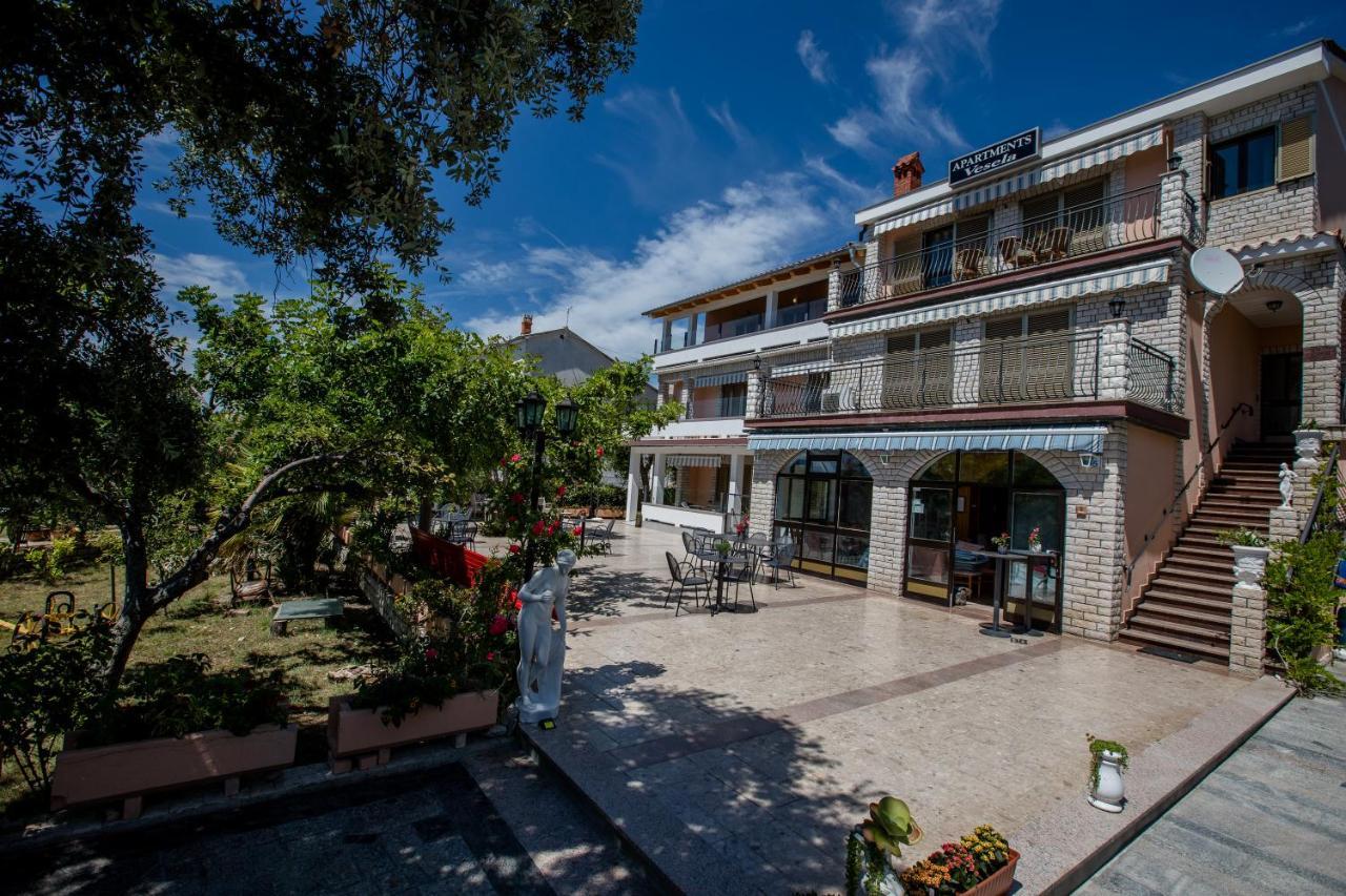 Apartments Vesela Banjol Εξωτερικό φωτογραφία