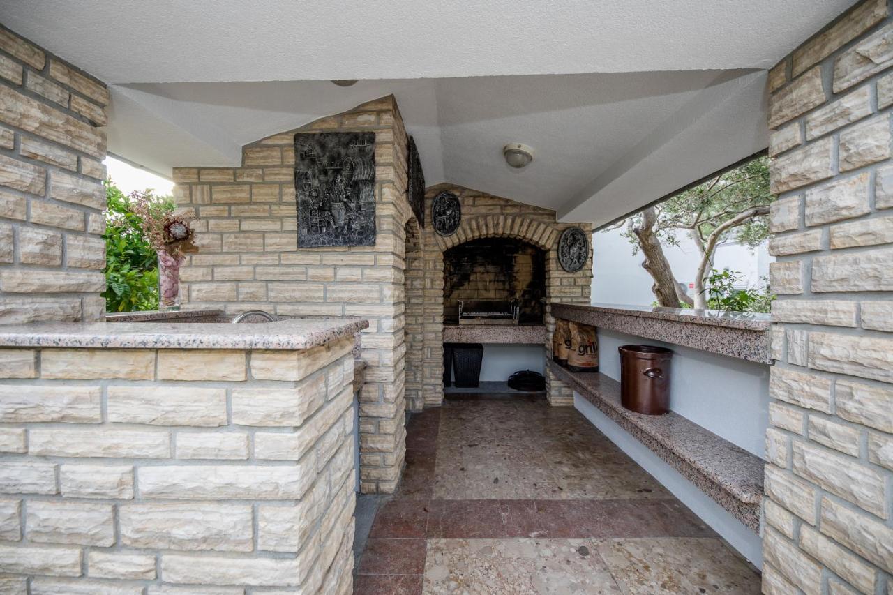 Apartments Vesela Banjol Εξωτερικό φωτογραφία